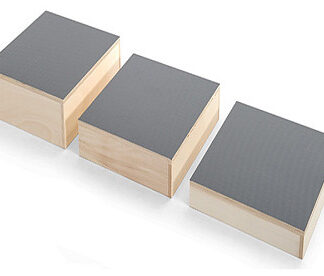 Serie di tre gradoni. Dim. 60x60x30-40-50 cm (ex 1312071)